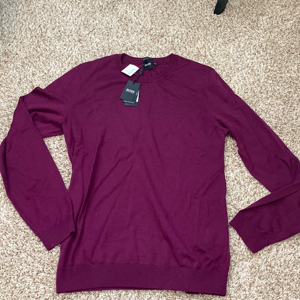 Boss sweater NWT. L